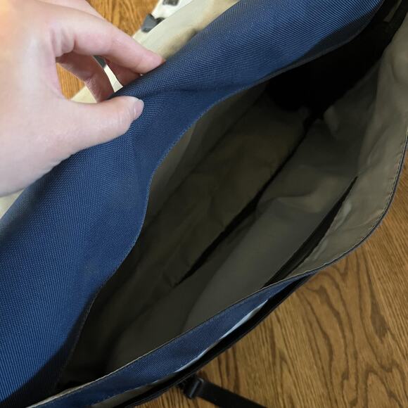 Patagonia Messenger Bag Large Reflective Strap Laptop Backpack - Picture 3 of 9